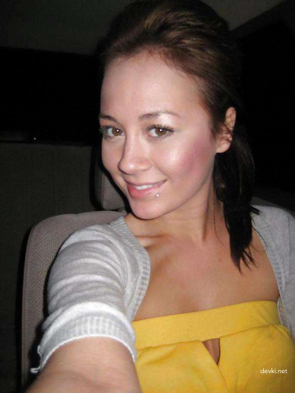 Private Erotic Photos of a Cute Girl: Explicit and Provocative Content