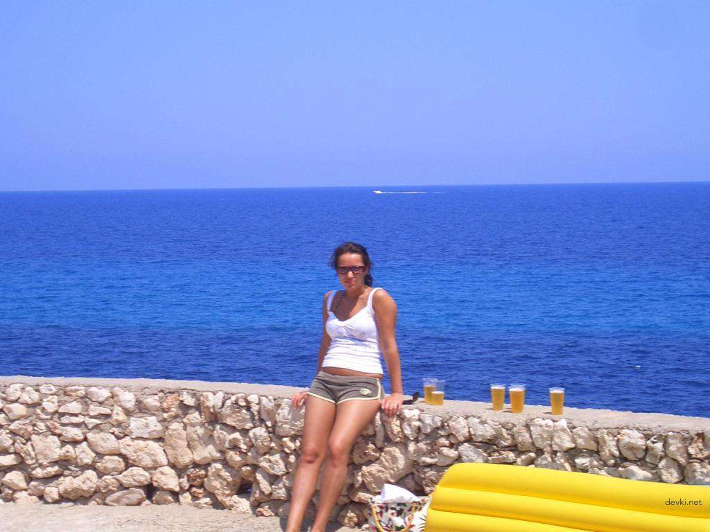 Hot babe deepthroats cock - XXX blowjob photo