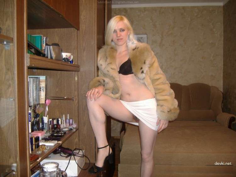 Blonde Bombshell's Personal Explicit Photos - XXX Content