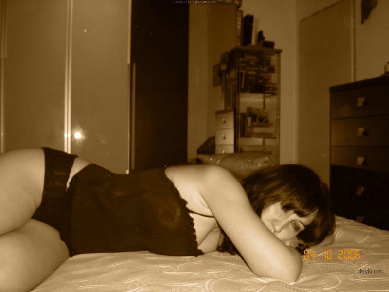 Big Tits Amateur Girl Home Photos: Explicit Busty Beauty Exposed