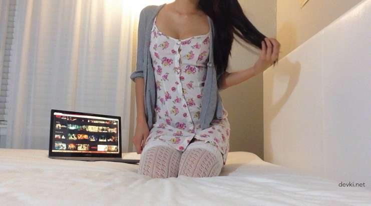 Hot Nude Selfie: Girl Captures Herself Naked
