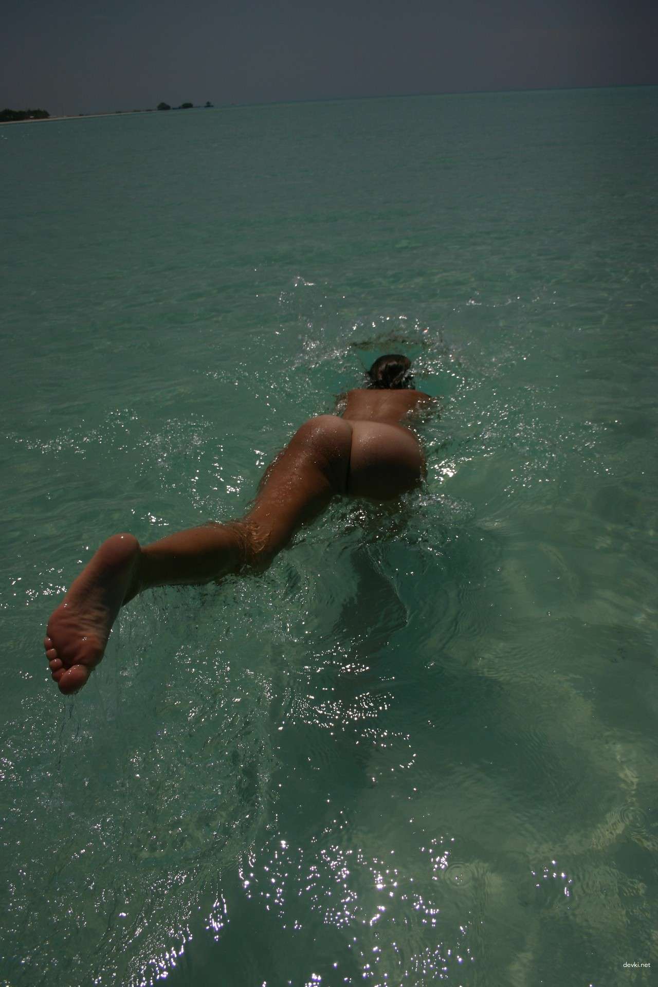 Explicit Nude Woman Photo from Vacation: Sensual Beach Bliss