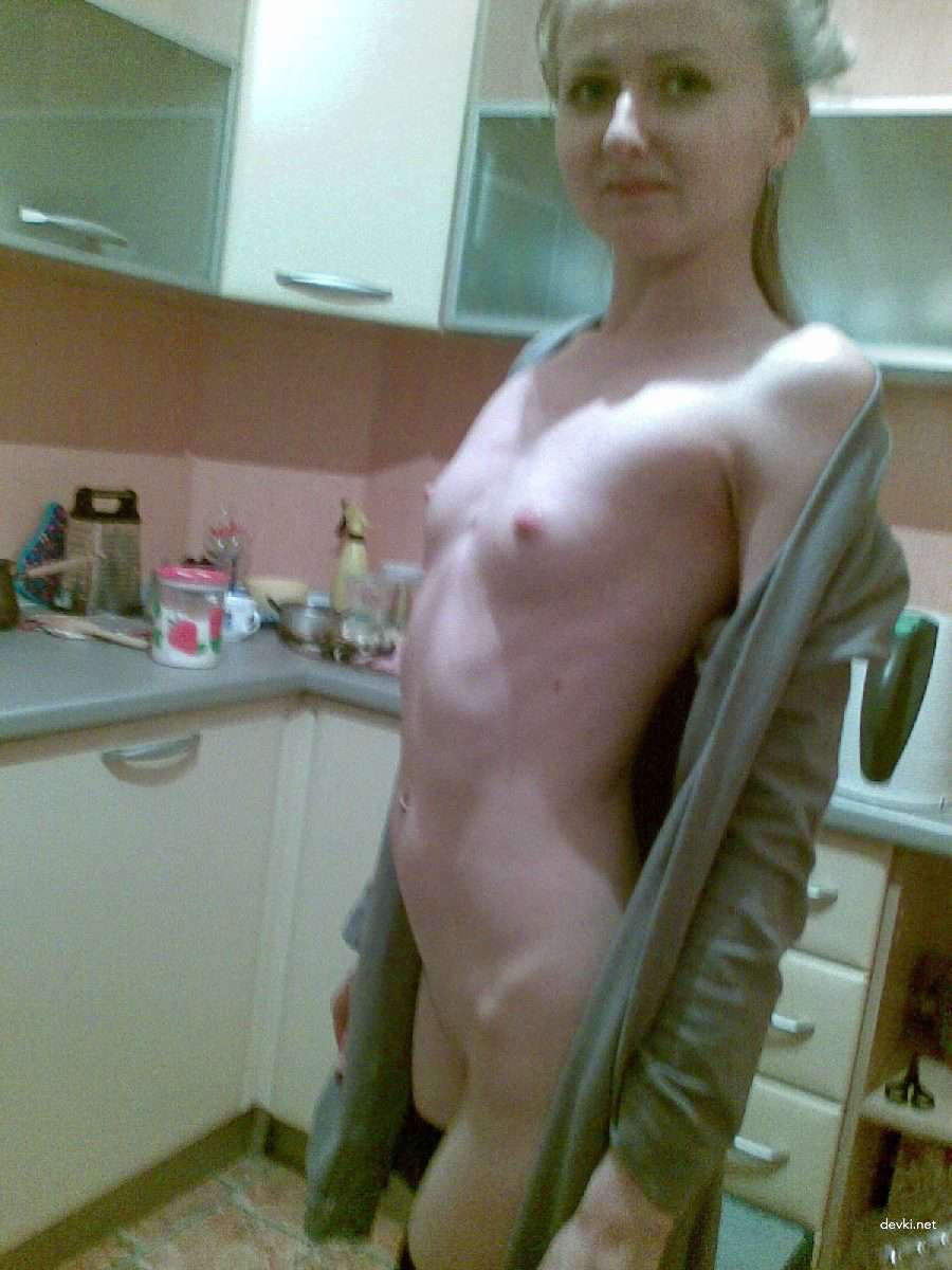 Skinny Slut Gives Blowjob: Hardcore Oral Sex Action