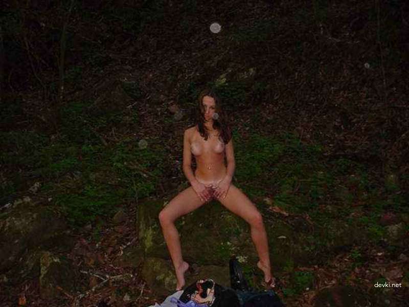 Explicit Nude Outdoor Photoshoot with Naked Girl - Private Nature Pic