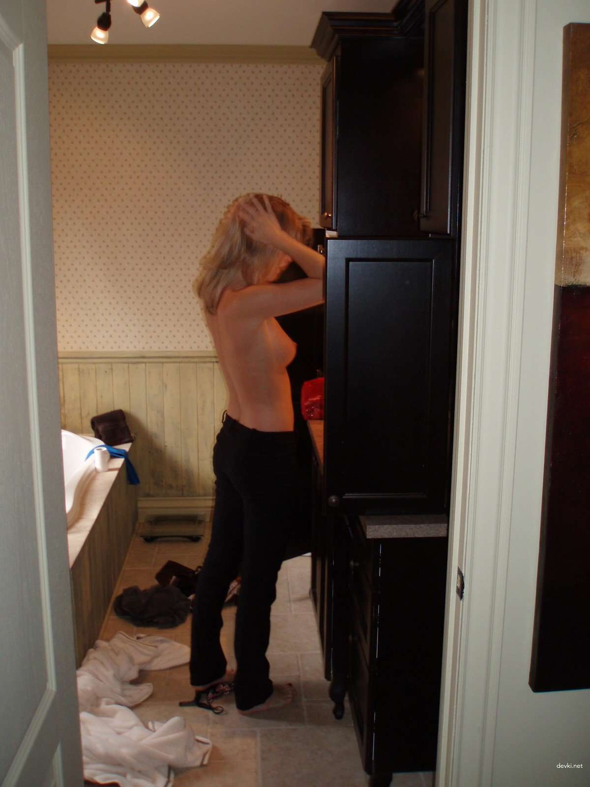 Amateur Wife Sucking Big Cock in Private Photo Session