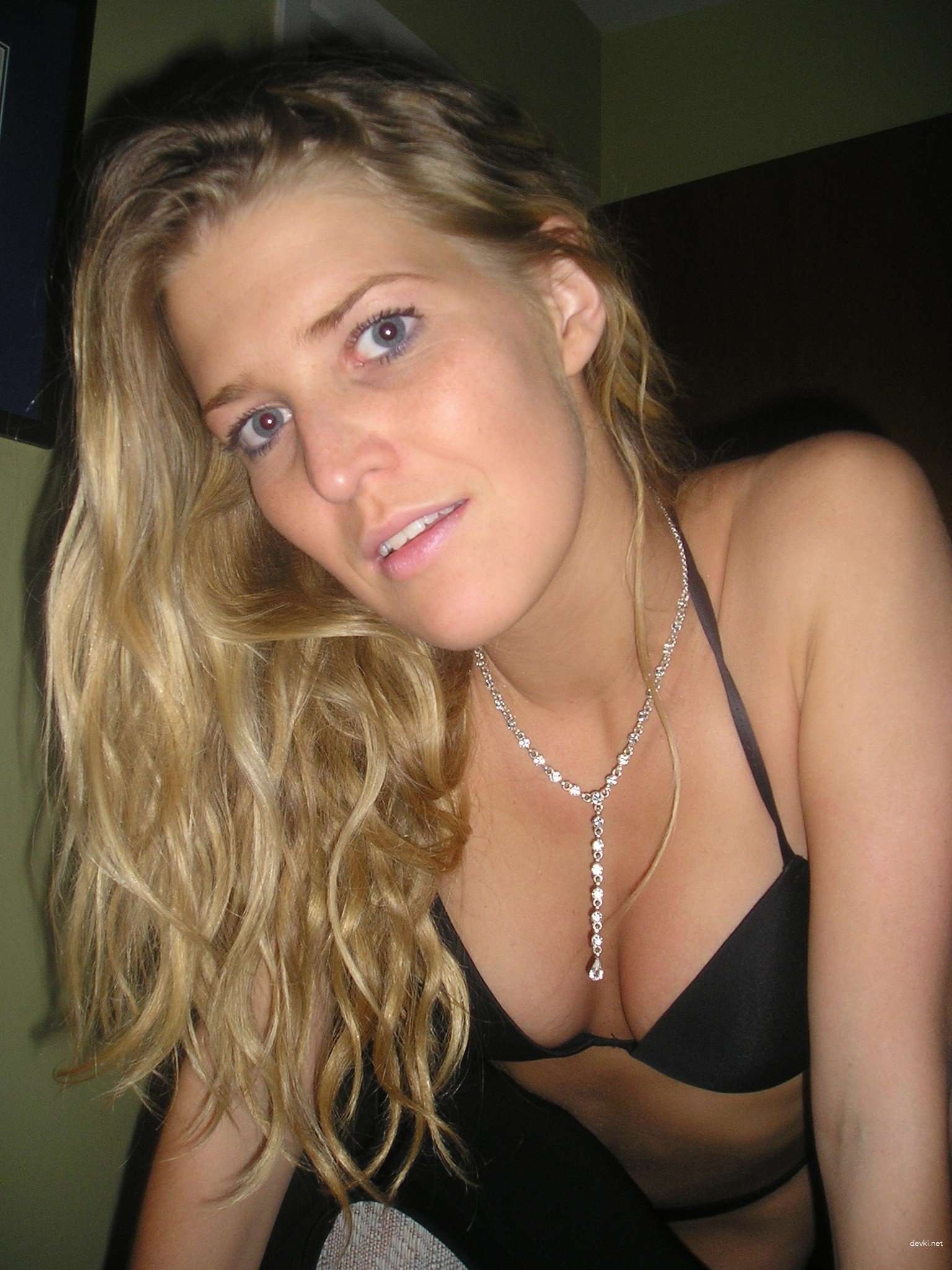 Amateur Wife Sucking Big Cock in Private Photo Session