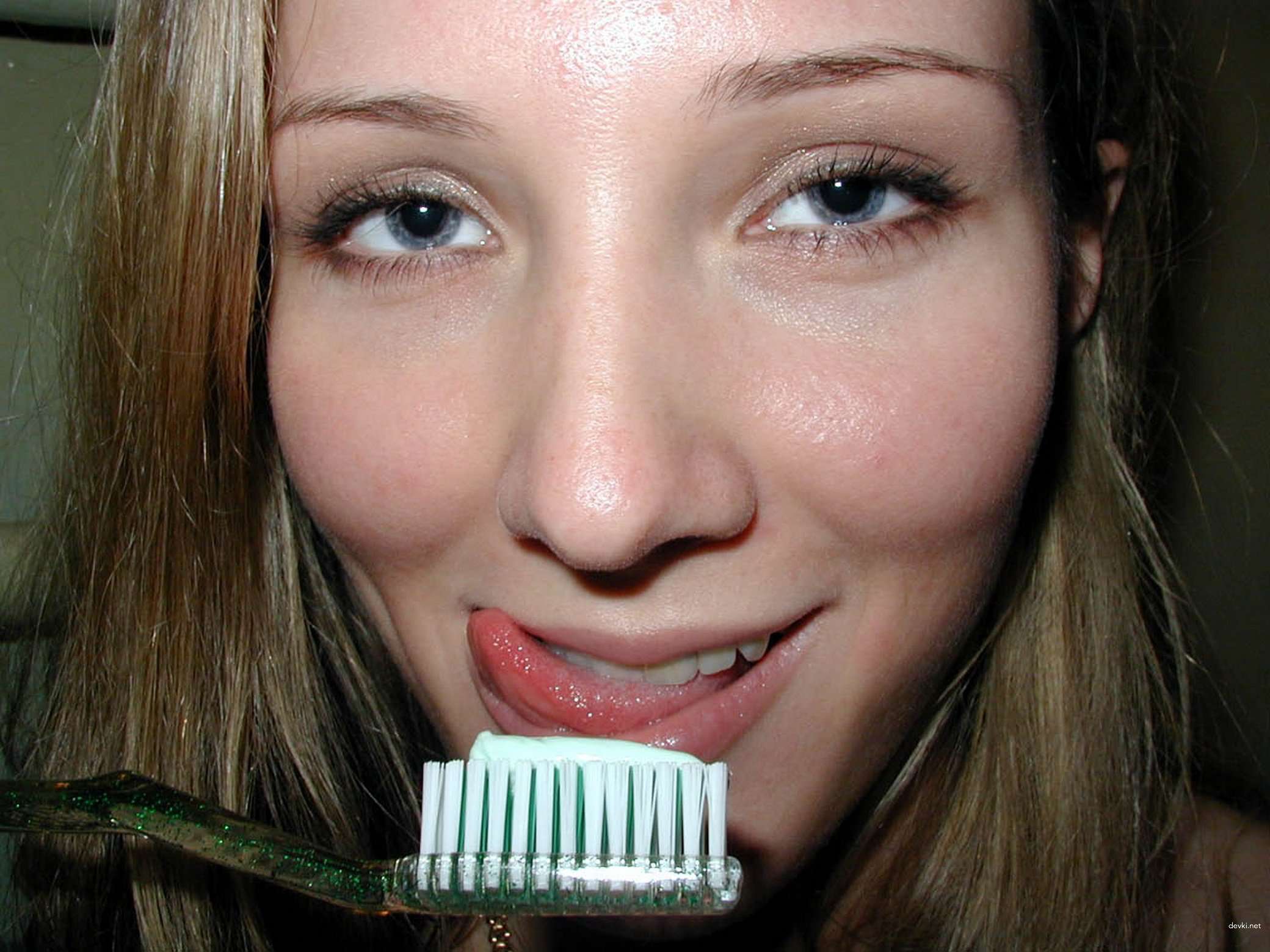 Brushing Her Vagina with Toothbrush - Explicit Solo Masturbation Scene