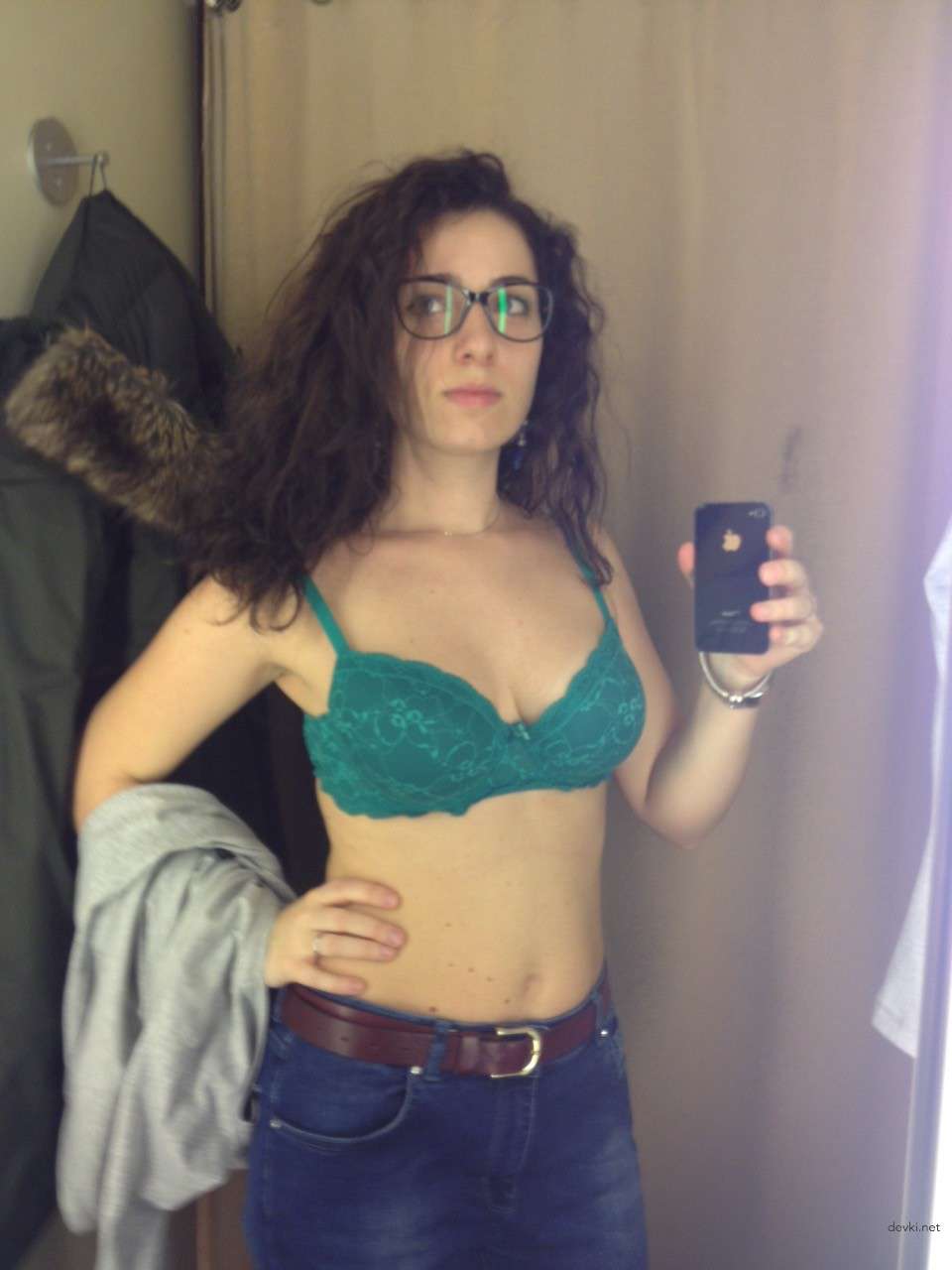 Explicit Photos of Young Girl's Pussy - XXX Images for Adults Only