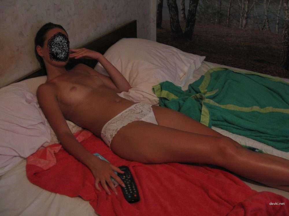 Seductive Girl with Hot Legs: Sexy Russian Babe Exposing Her Perfect Body