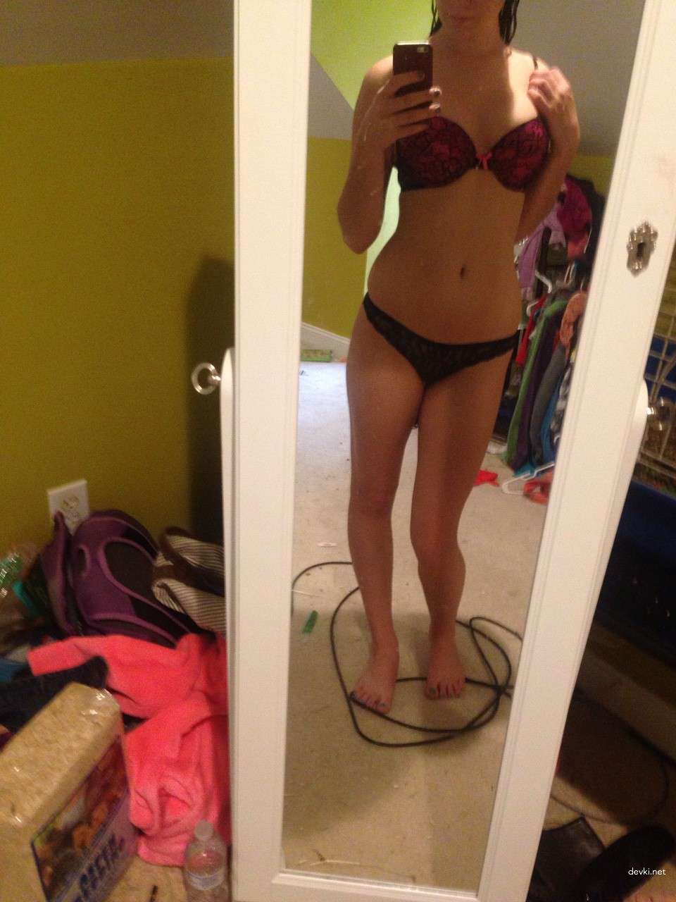 Hot Girl Selfie: Stunning Babe's Seductive Pose Will Leave You Speechless!