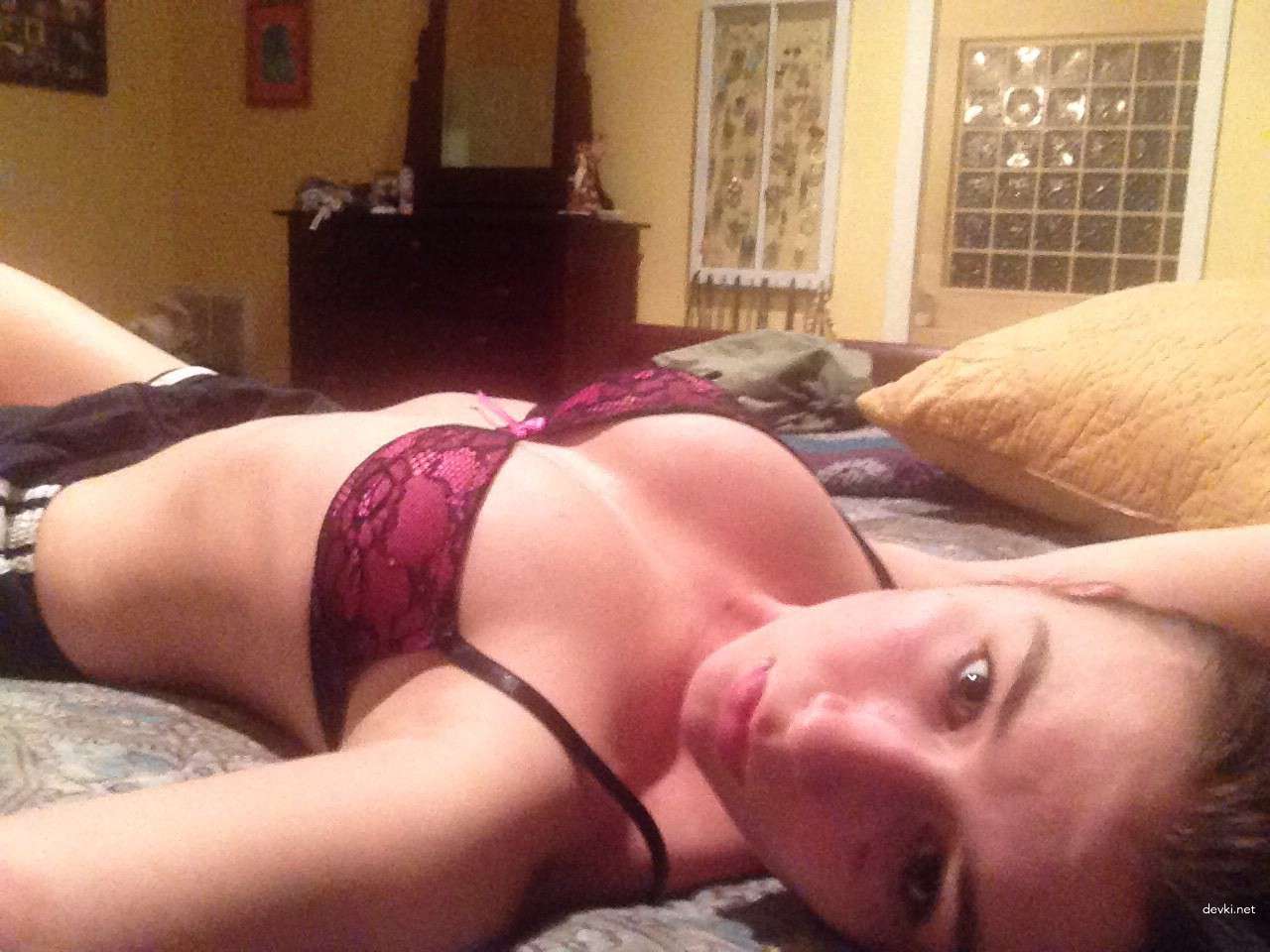 Hot Girl Selfie: Stunning Babe's Seductive Pose Will Leave You Speechless!