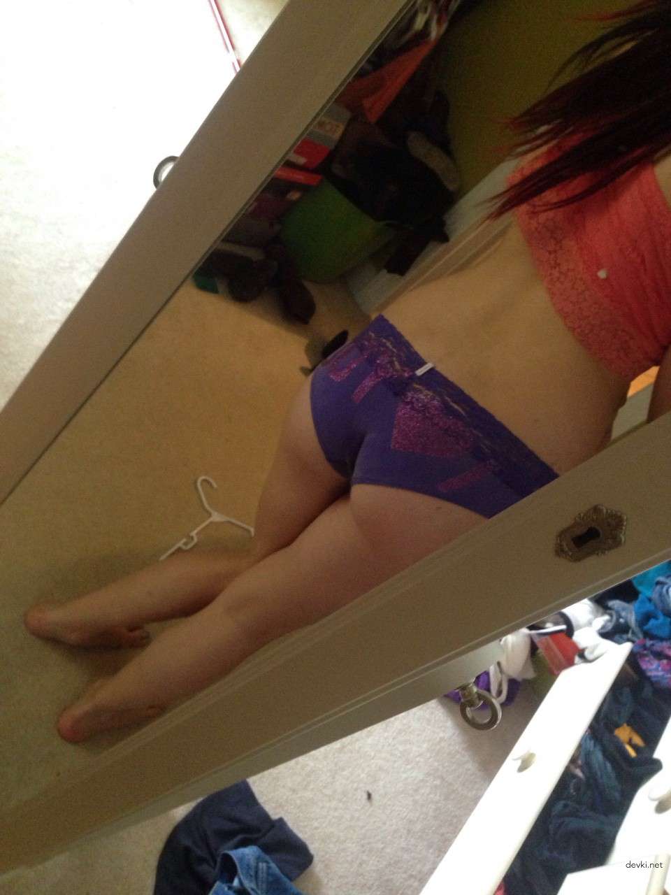 Hot Girl Selfie: Stunning Babe's Seductive Pose Will Leave You Speechless!