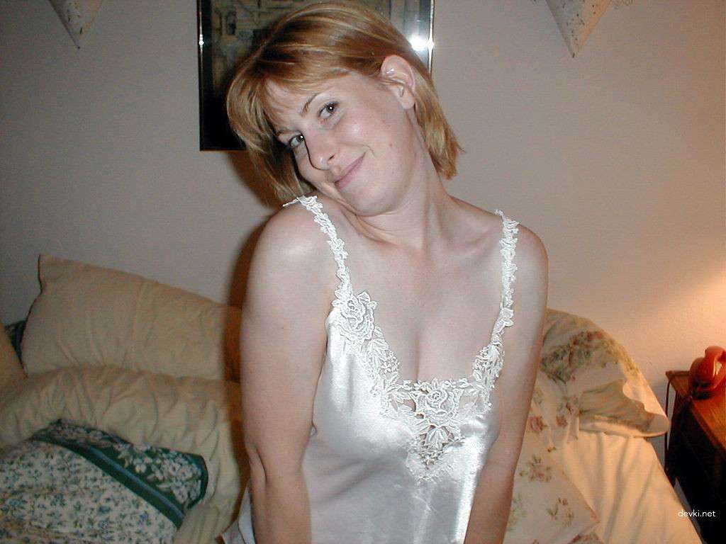 Hot Wife with Hairy Bush: Explicit Russian MILF Porn