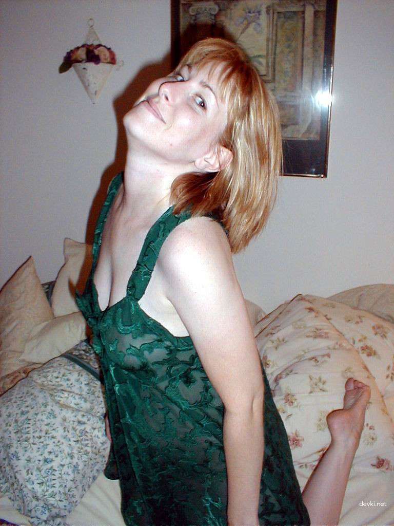 Hot Wife with Hairy Bush: Explicit Russian MILF Porn