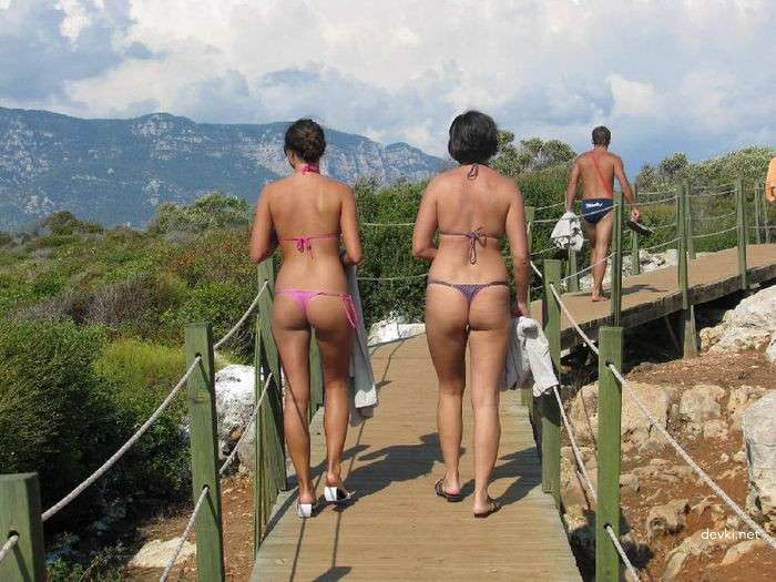 Seductive Girls' Juicy Butts: Tempting and Explicit Bootylicious Photos