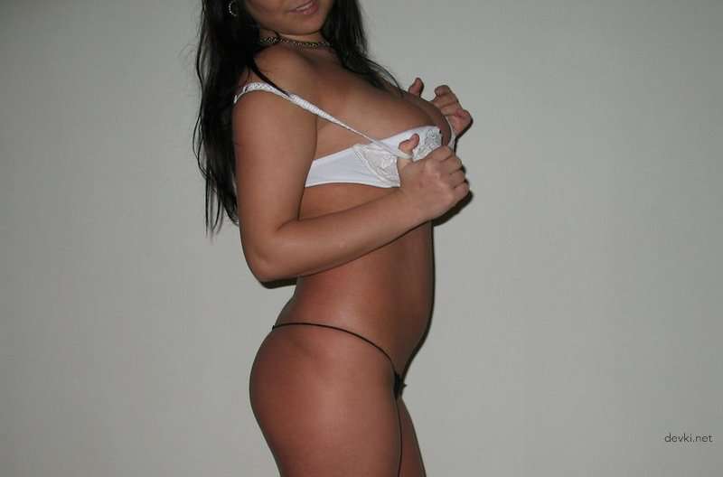 Brunette Poses Nude: Explicit Photoshoot with Naked Woman
