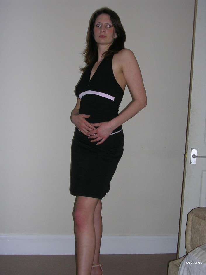 Amateur Woman's Explicit Home Photoshoot - XXX Naughty Pics