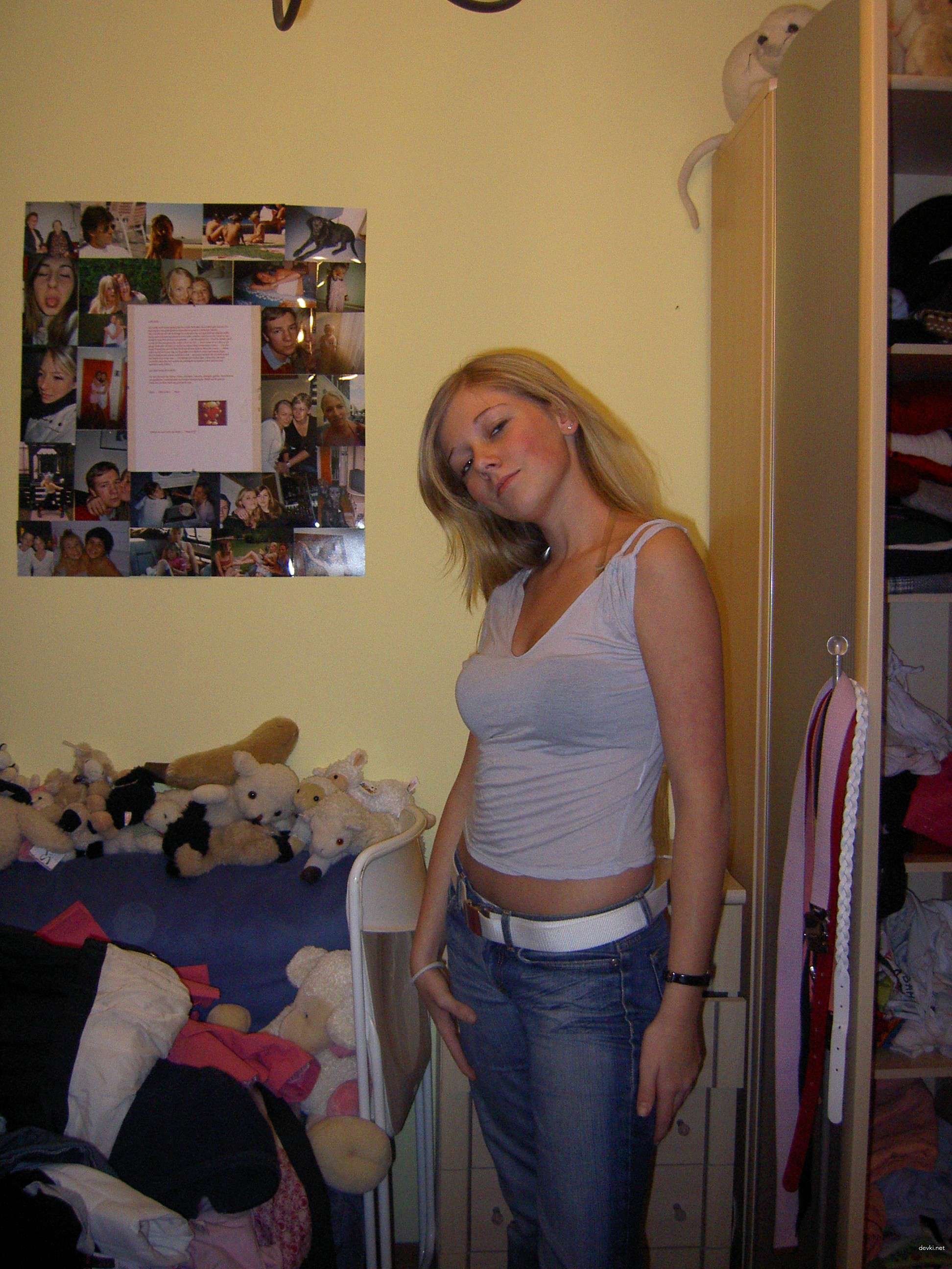 Caught on Camera: Girl Caught Changing Clothes - Shocking and Explicit Footage!