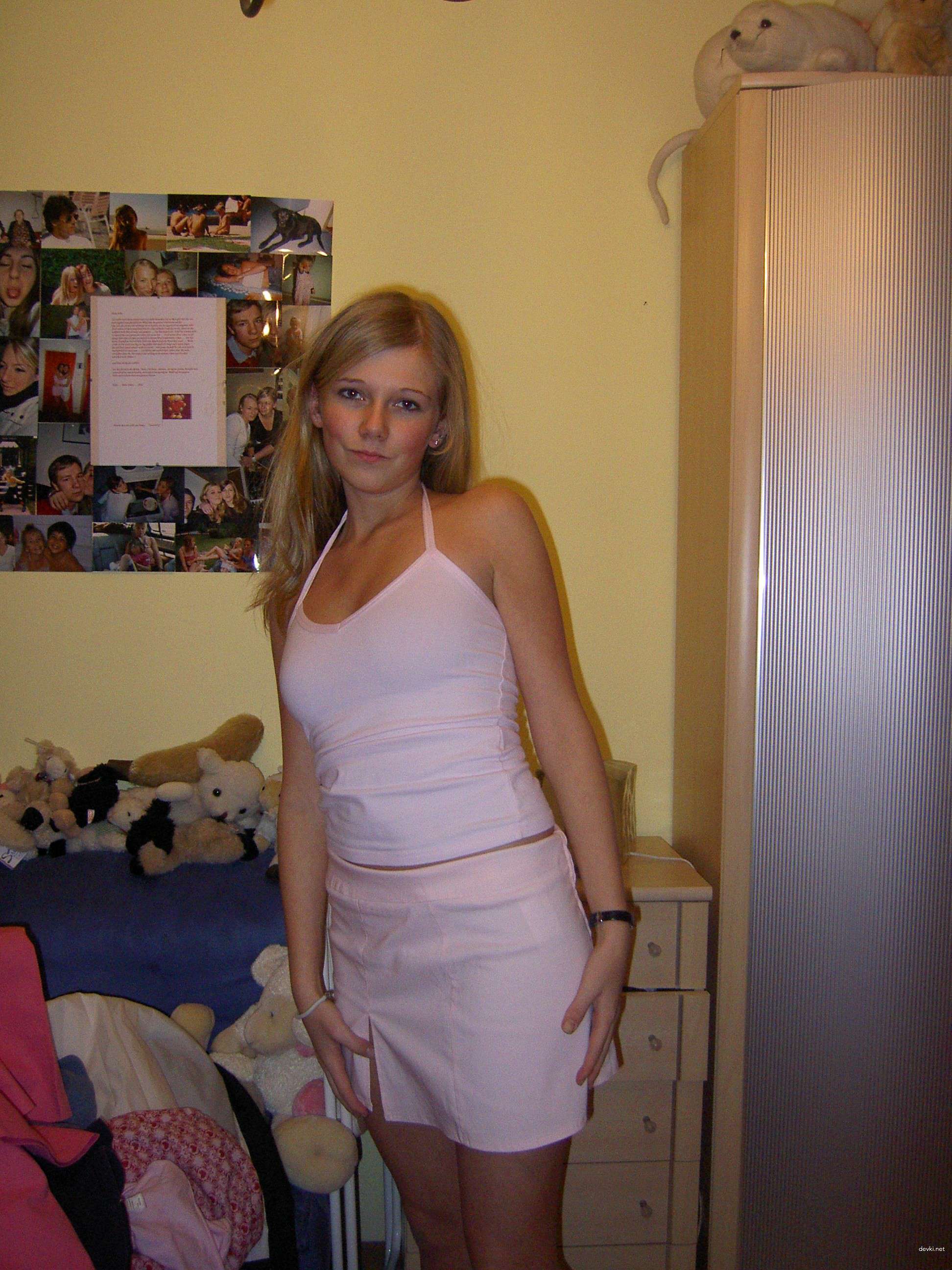 Caught on Camera: Girl Caught Changing Clothes - Shocking and Explicit Footage!