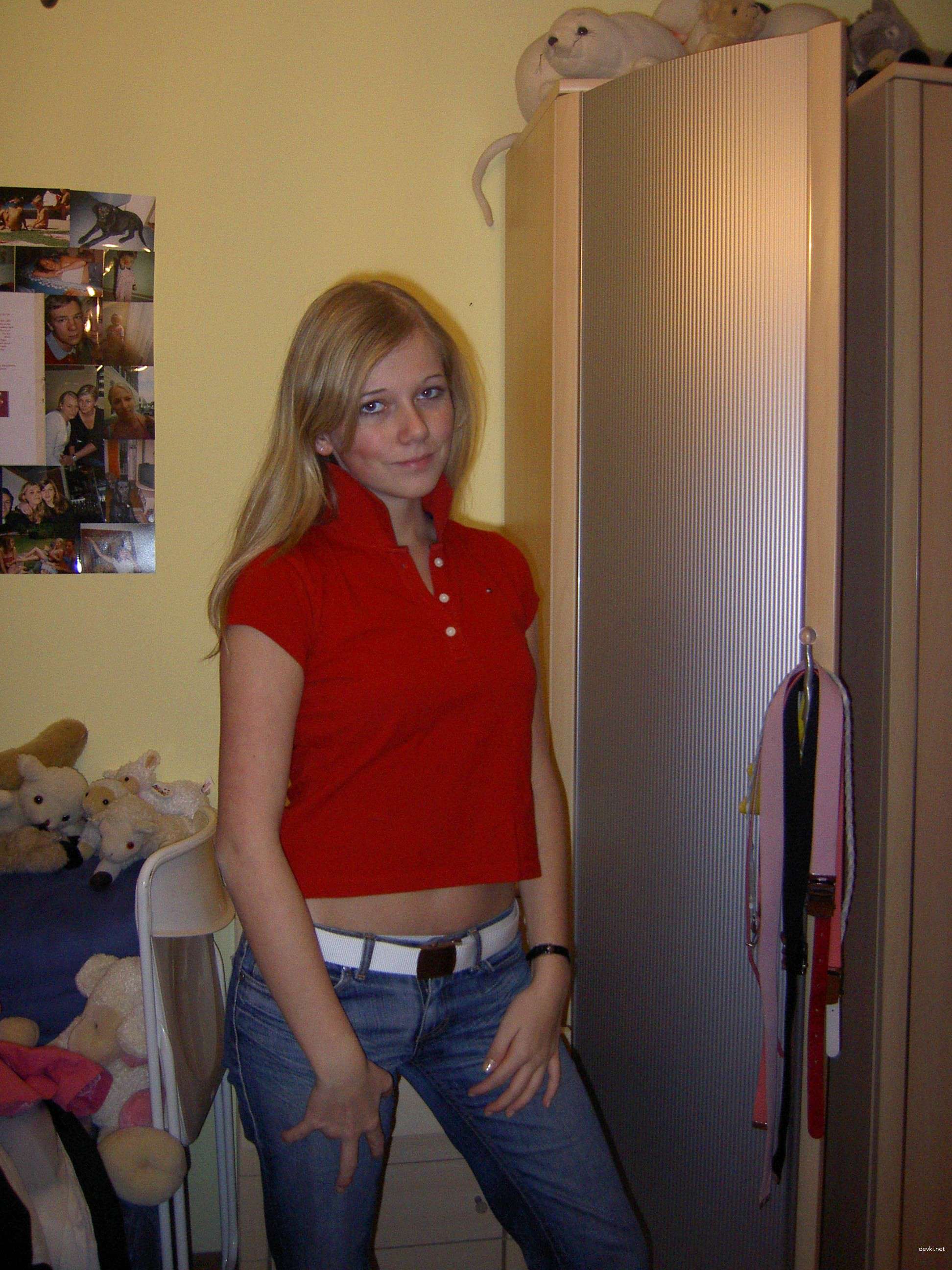Caught on Camera: Girl Caught Changing Clothes - Shocking and Explicit Footage!