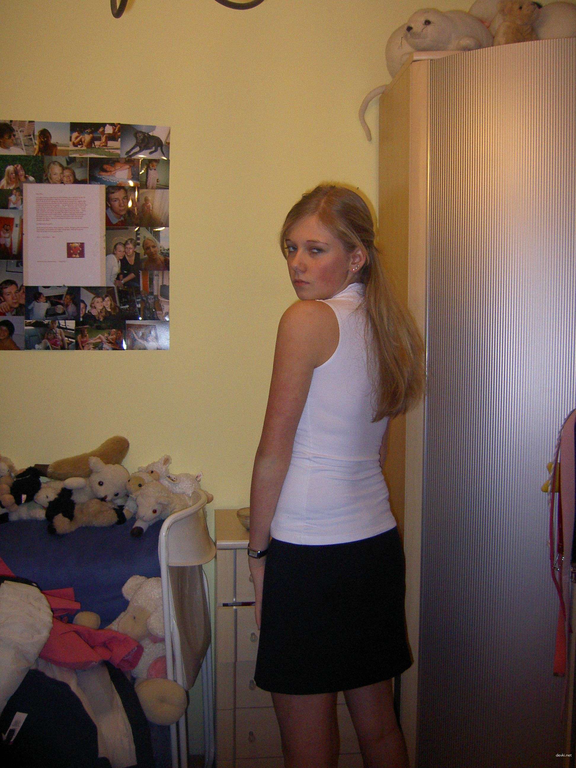 Caught on Camera: Girl Caught Changing Clothes - Shocking and Explicit Footage!