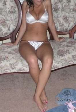 Slender Girl in Various Panties: Explicit Lingerie Photoshoot