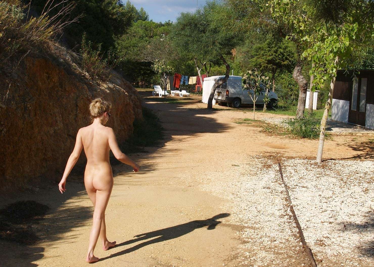 Russian Nude Walking: Explicit Outdoor Nudity in Public Streets