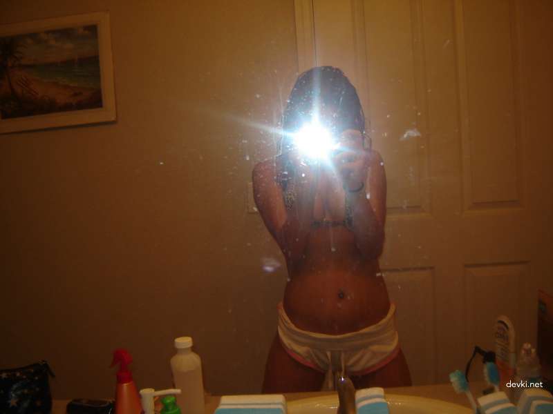 Sensual Brunette's Erotic Display: Seductive and Steamy Photoshoot