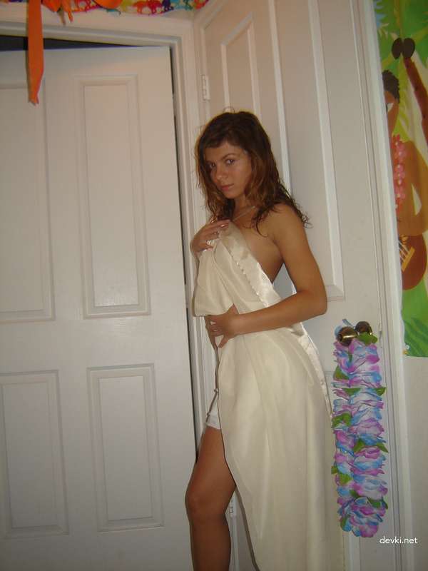 Sensual Brunette's Erotic Display: Seductive and Steamy Photoshoot
