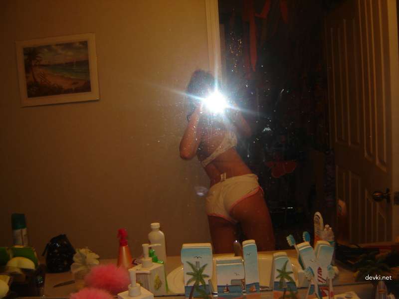 Sensual Brunette's Erotic Display: Seductive and Steamy Photoshoot