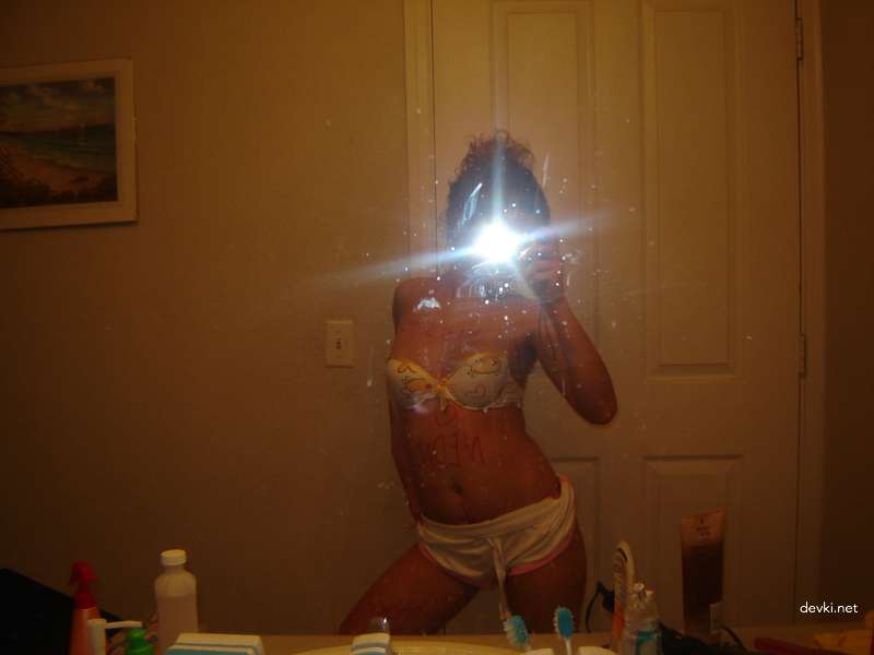 Sensual Brunette's Erotic Display: Seductive and Steamy Photoshoot