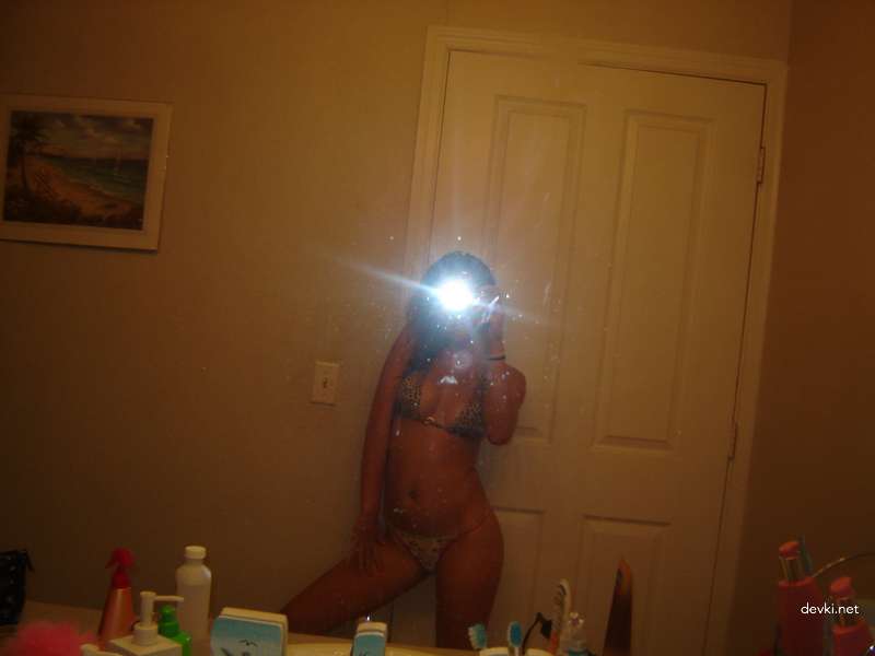 Sensual Brunette's Erotic Display: Seductive and Steamy Photoshoot