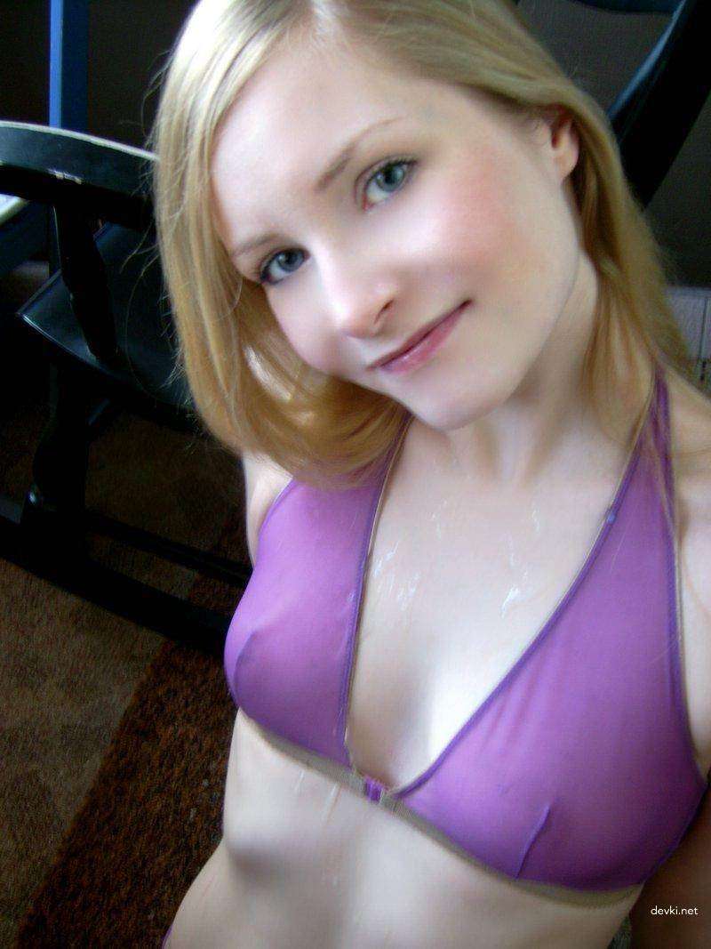 Blue-eyed beauty gives intense blowjob