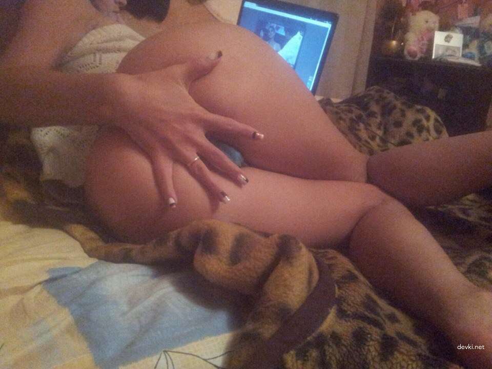 Explicit Collection of Naked Girls in Private Erotic Photos