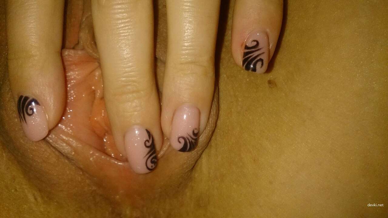Amateur Nude Babes: Explicit Photos of Naked Girls