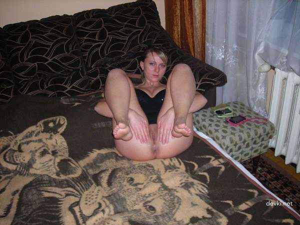 Amateur Nude Babes: Explicit Photos of Naked Girls