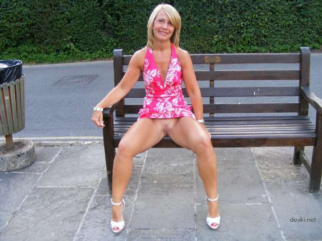 Hot Mature Women: Seductive and Confident Ladies in Lingerie