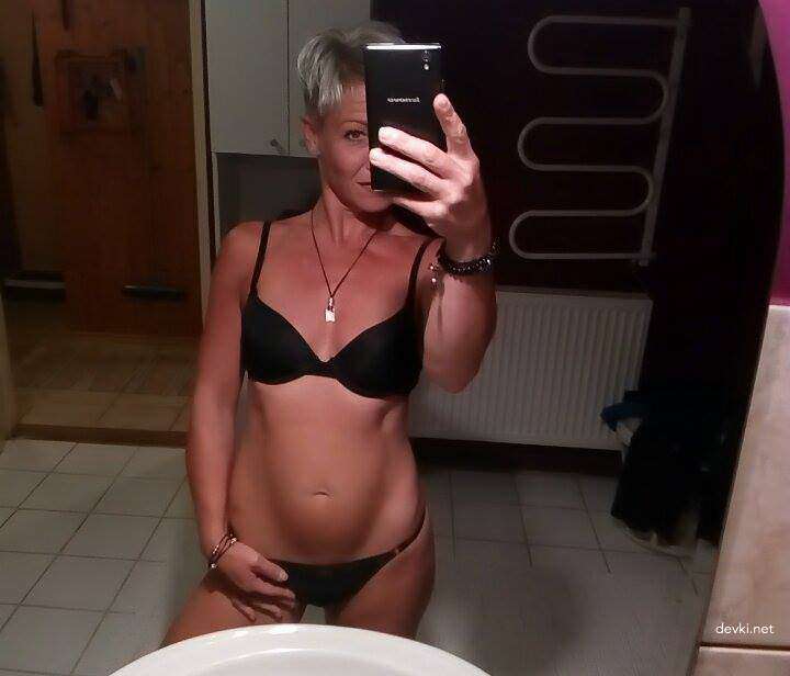 Mature Slut's Homemade Erotica and Porn - Explicit MILF Action