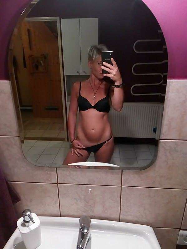Mature Slut's Homemade Erotica and Porn - Explicit MILF Action