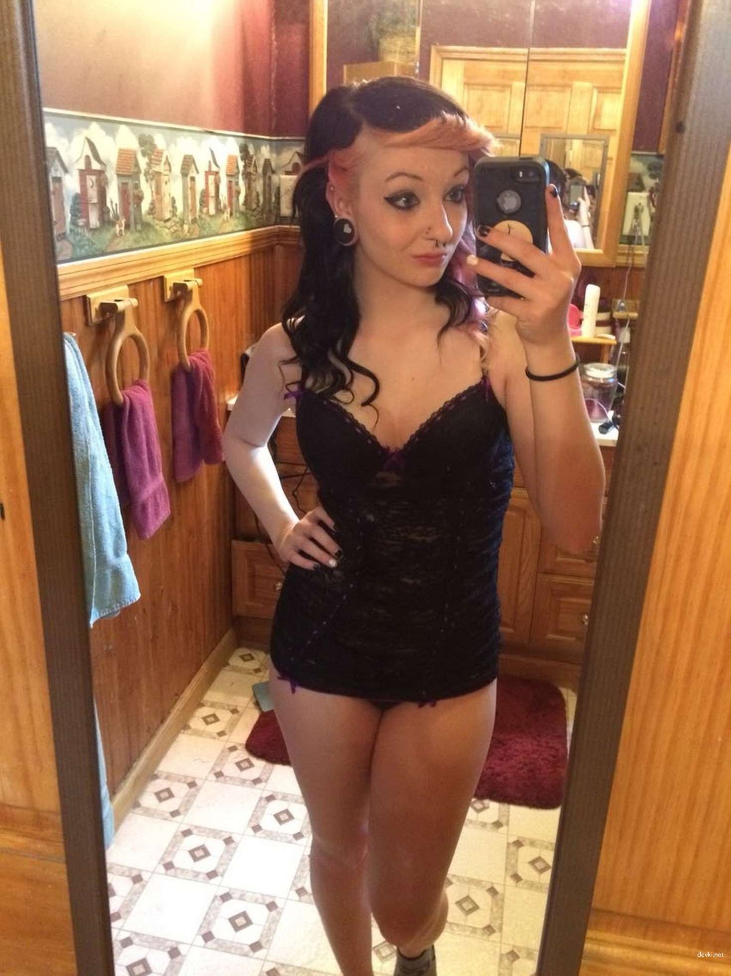 Teen Goth Chick Fucks Her Pussy Hard