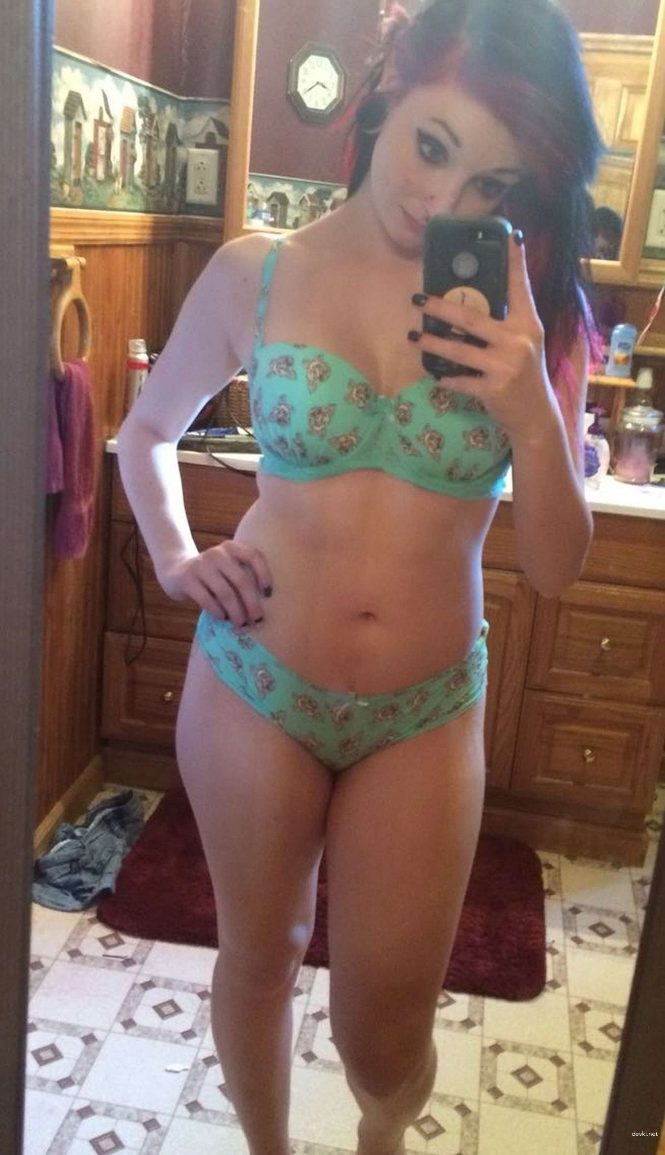 Teen Goth Chick Fucks Her Pussy Hard