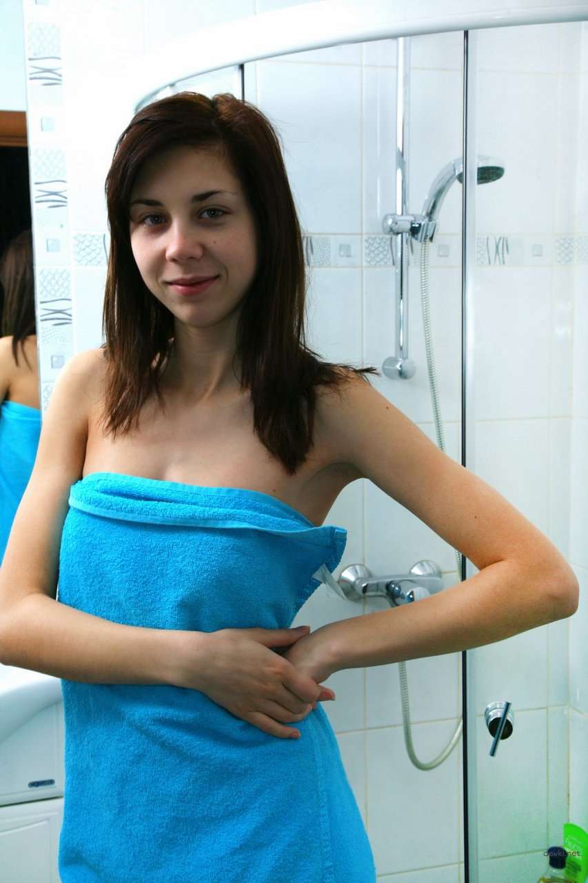 Hot Naked Babe After Shower - Explicit Nude Girl Porn Pic