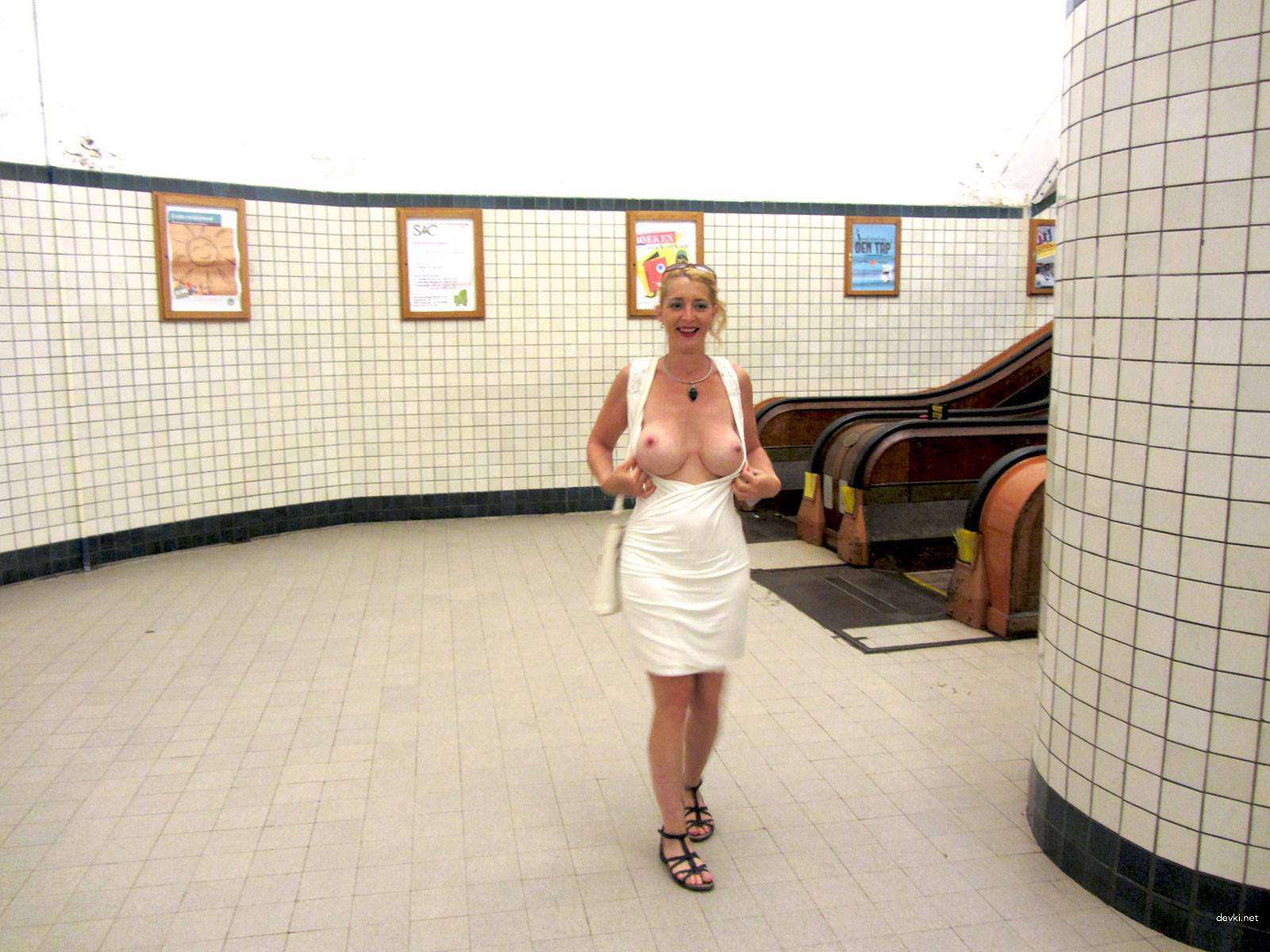 Mature Woman Gets Turned On by Naked Strolls: Explicit Voyeurism in Public