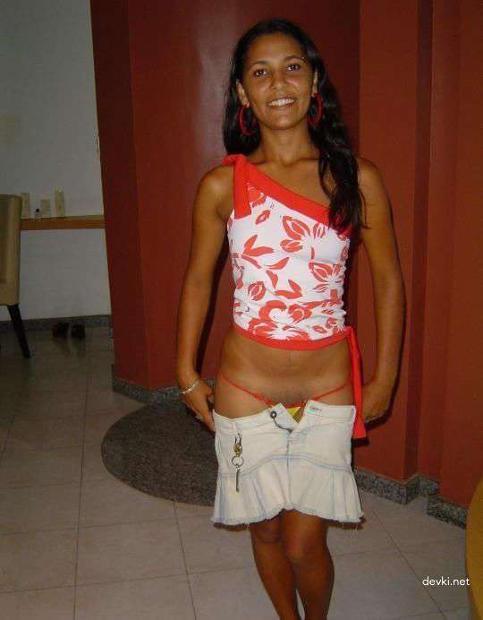 Latin Babe Poses Nude - Hot Latina Showing It All