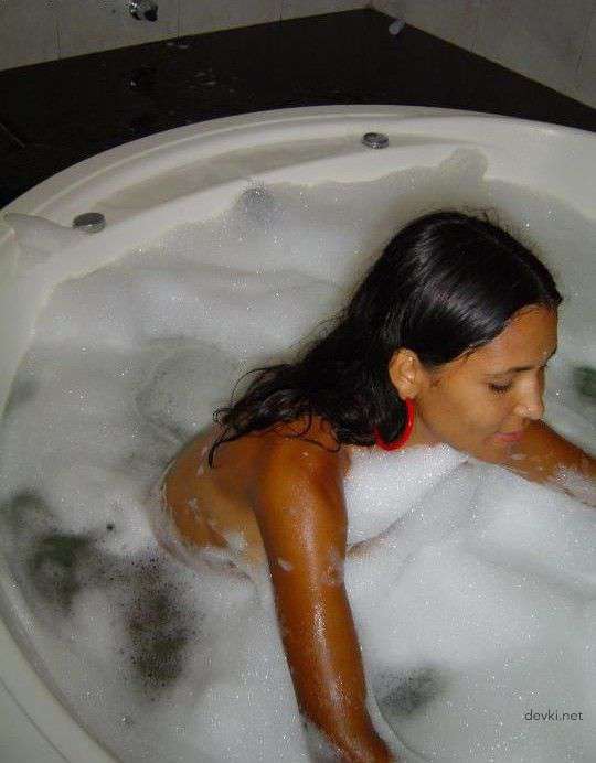 Latin Babe Poses Nude - Hot Latina Showing It All