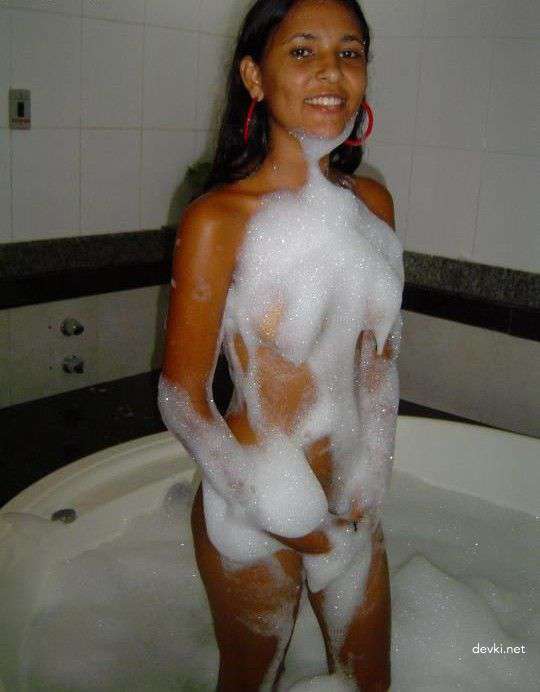 Latin Babe Poses Nude - Hot Latina Showing It All