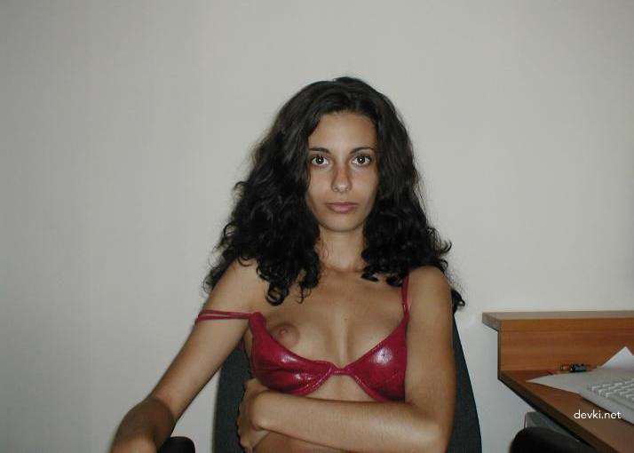 Skinny babe flaunts her pussy for the camera