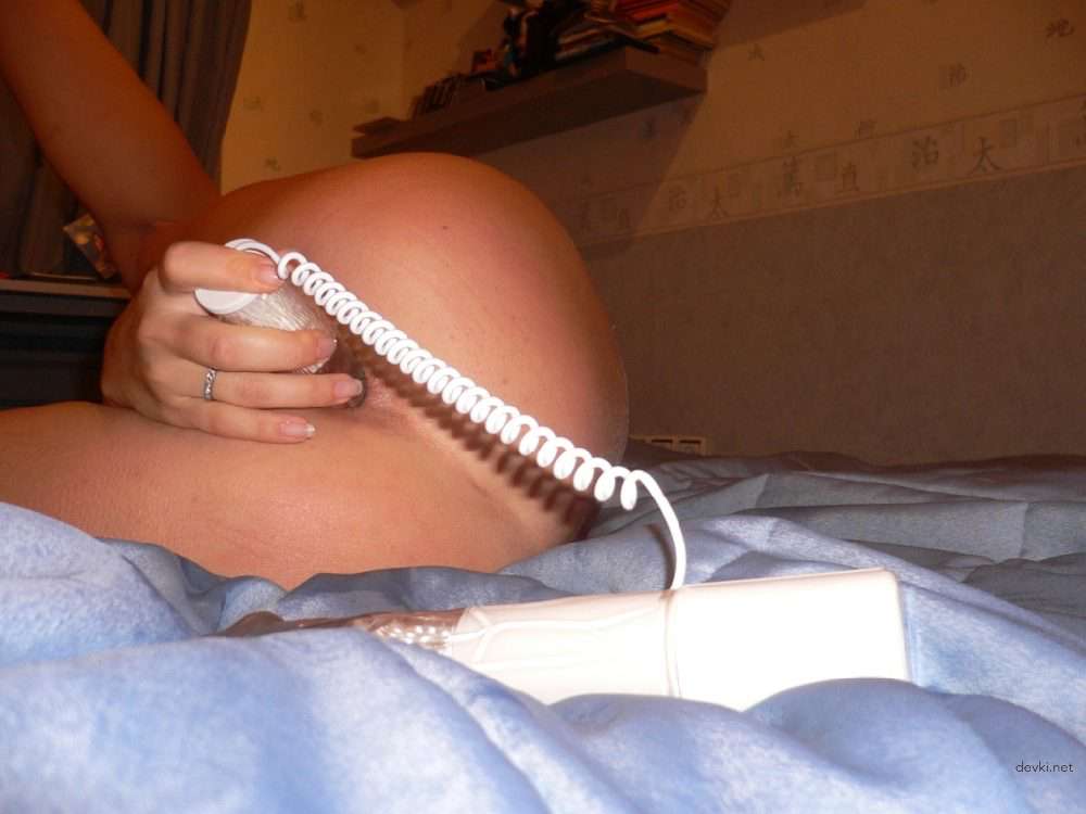 Hot mature babe masturbates her holes - explicit solo action