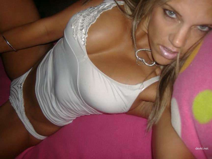 Skinny Blonde Seductively Poses: Explicit and Sexy Photoshoot