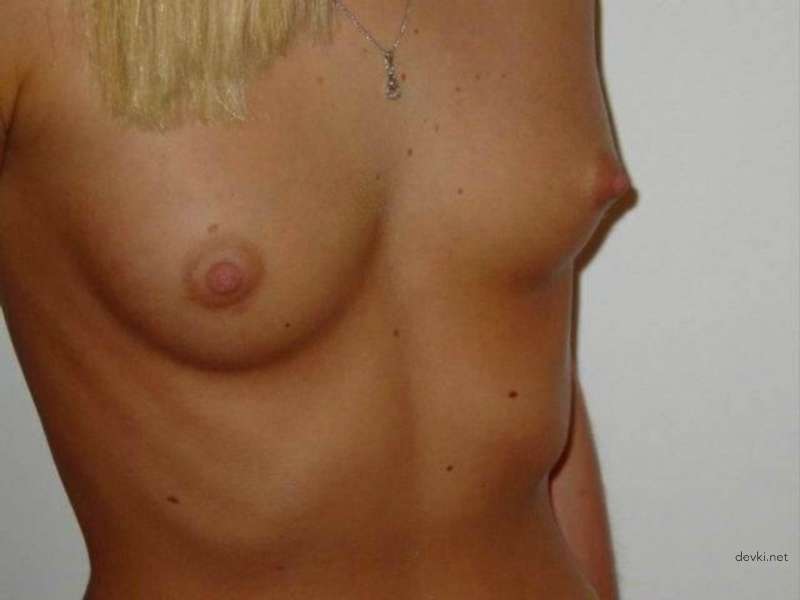 Skinny Amateur Erotic Photos: Explicit and Seductive Nudity